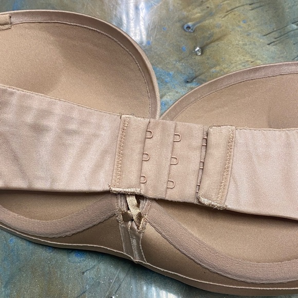 Victoria's Secret Nude Strapless Bra - Picture 5 of 5
